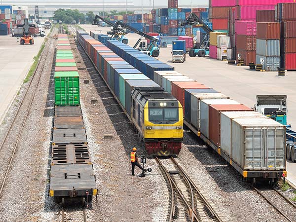 ditta-di-autotrasporti-per-scarico-merci-treni-sfuse-modena ditta-di-autotrasporti-per-scarico-merci-treni-sfuse-modena