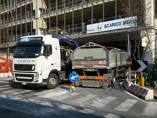 movimentazione-e-scarico-di-piastrelle-legname-modena