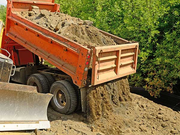 trasporto-di-terra-argilla-materie-prime-per-ceramich-minerali-legname-sfusi-modena